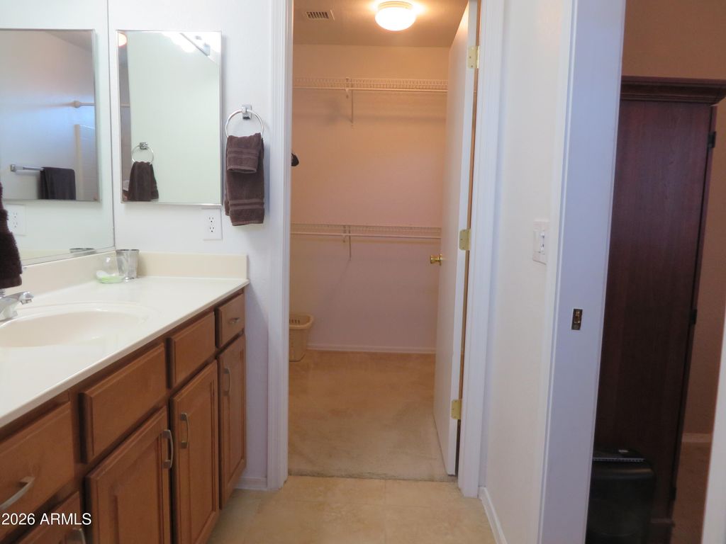 Image 17 of property listing at 4757 E MEADOW CREEK Way, San Tan Valley, AZ 85140