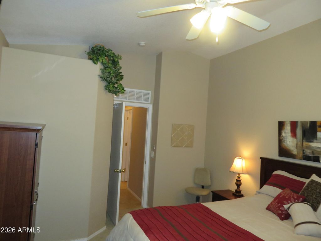 Image 18 of property listing at 4757 E MEADOW CREEK Way, San Tan Valley, AZ 85140