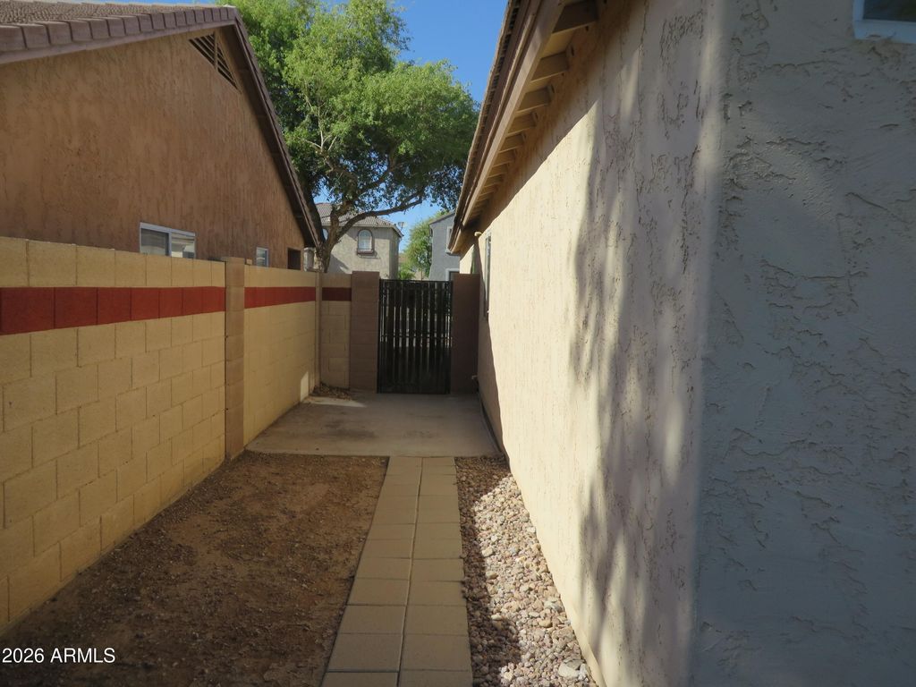 Image 28 of property listing at 4757 E MEADOW CREEK Way, San Tan Valley, AZ 85140