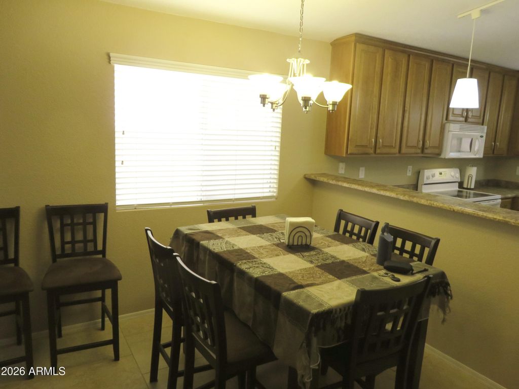 Image 4 of property listing at 4757 E MEADOW CREEK Way, San Tan Valley, AZ 85140