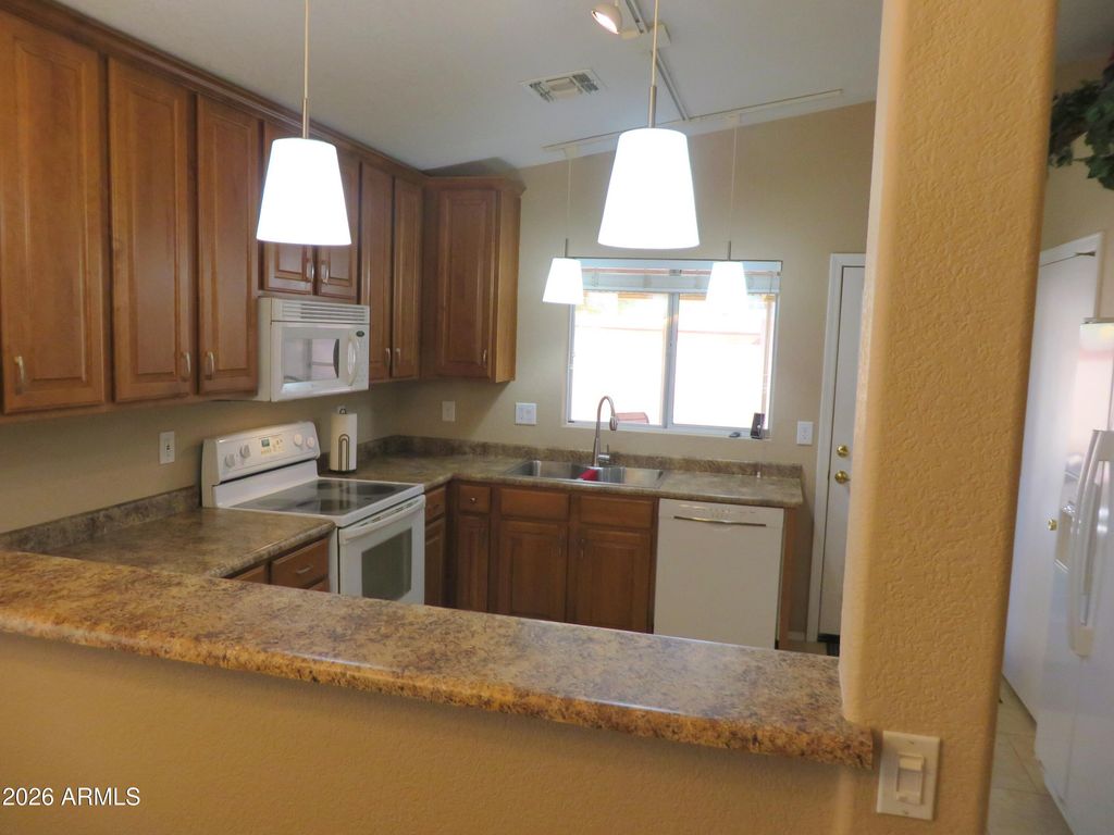 Image 5 of property listing at 4757 E MEADOW CREEK Way, San Tan Valley, AZ 85140