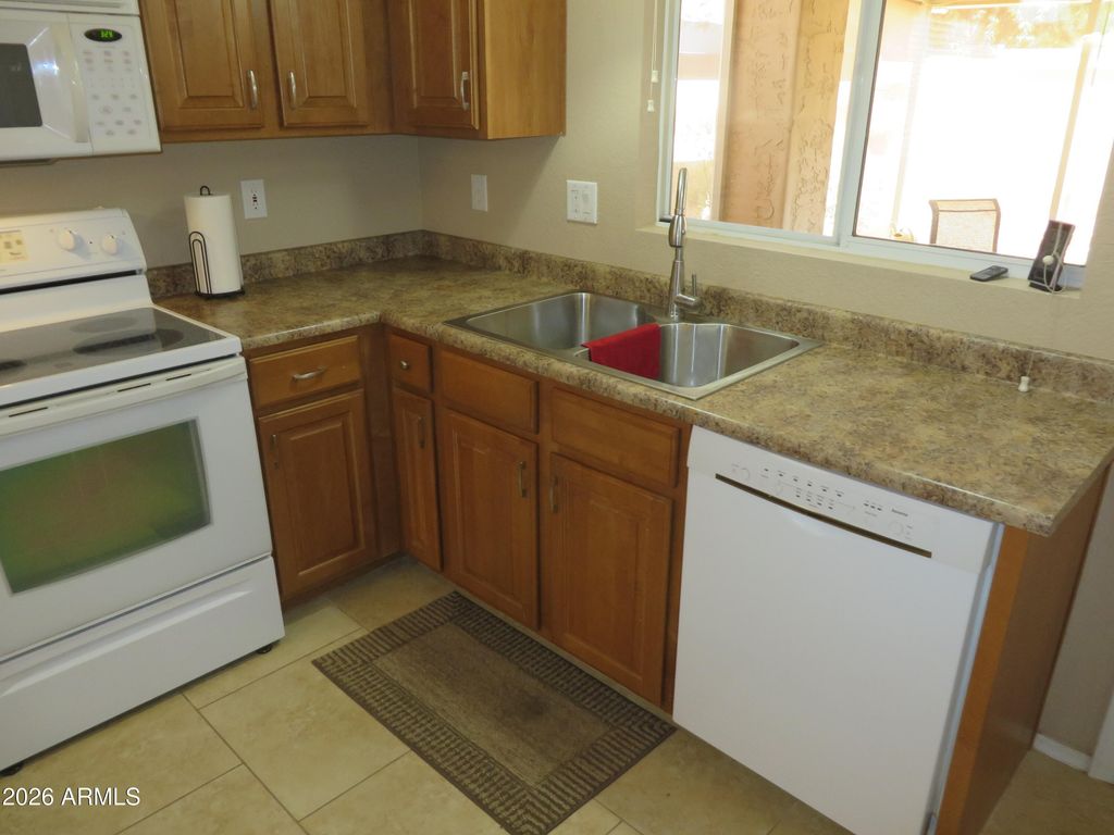 Image 6 of property listing at 4757 E MEADOW CREEK Way, San Tan Valley, AZ 85140