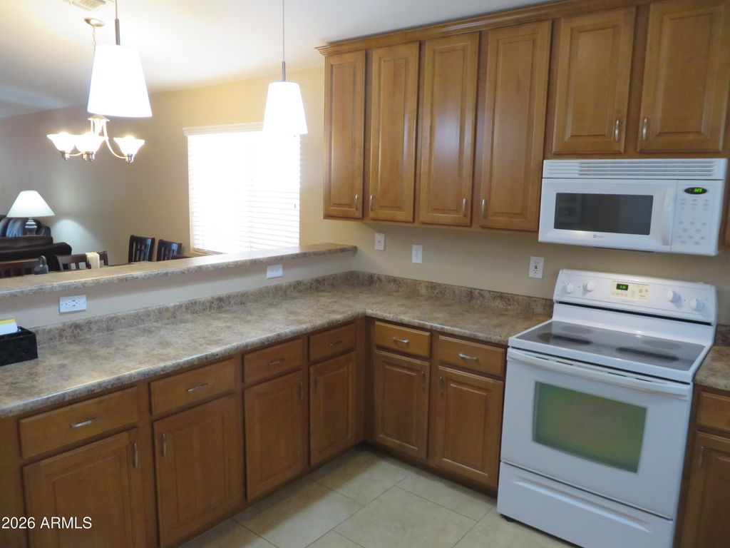 Image 9 of property listing at 4757 E MEADOW CREEK Way, San Tan Valley, AZ 85140