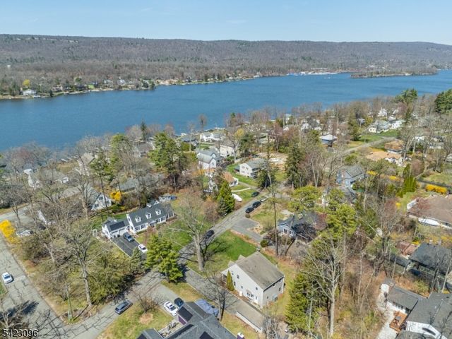 63 Ramapo Rd, West Milford Twp., NJ 07421