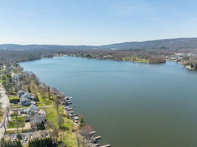 63 Ramapo Rd, West Milford Twp., NJ 07421