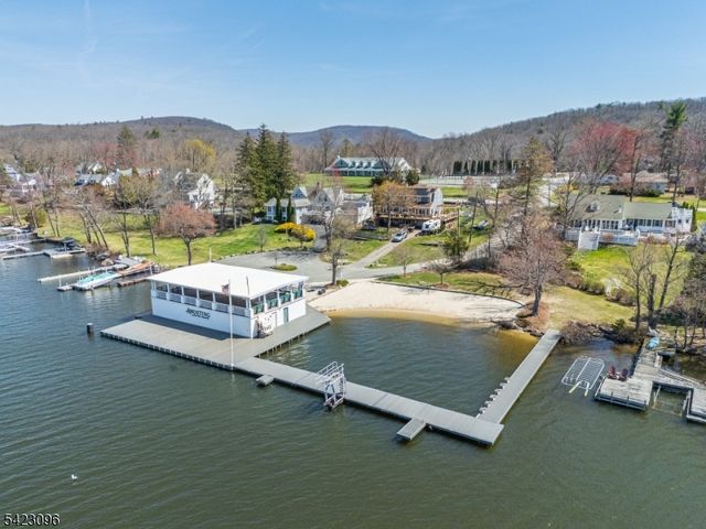 63 Ramapo Rd, West Milford Twp., NJ 07421