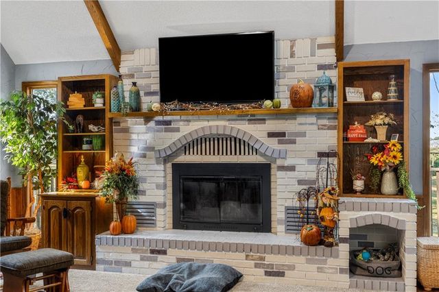 14863 E Redcoat Road, Nevada, MO 64772