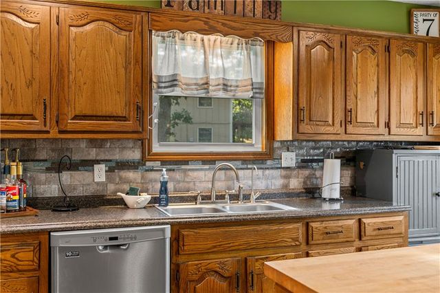 14863 E Redcoat Road, Nevada, MO 64772