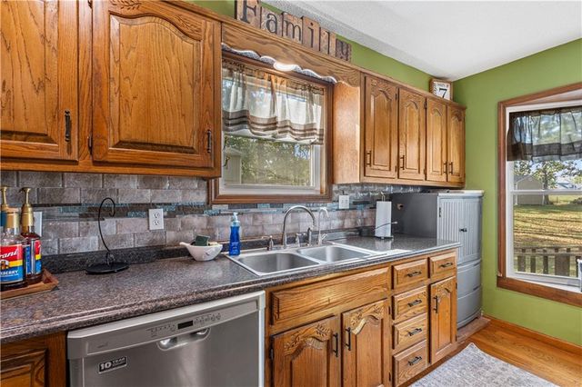 14863 E Redcoat Road, Nevada, MO 64772