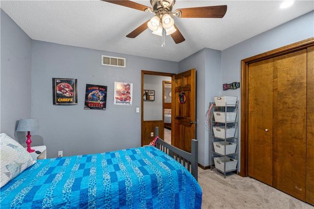 14863 E Redcoat Road, Nevada, MO 64772