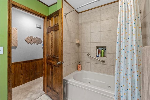 14863 E Redcoat Road, Nevada, MO 64772