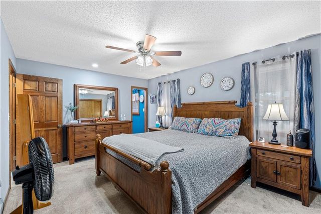 14863 E Redcoat Road, Nevada, MO 64772