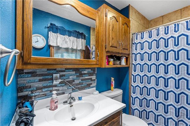 14863 E Redcoat Road, Nevada, MO 64772