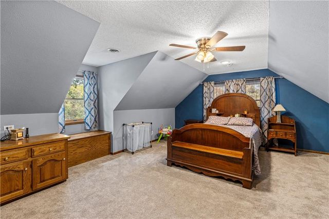 14863 E Redcoat Road, Nevada, MO 64772