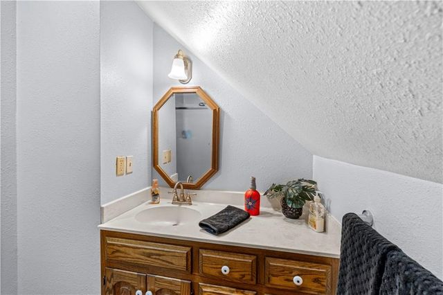 14863 E Redcoat Road, Nevada, MO 64772