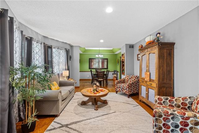 14863 E Redcoat Road, Nevada, MO 64772