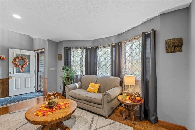 14863 E Redcoat Road, Nevada, MO 64772