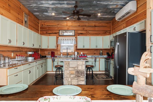 75 William Curnel Rd, Marion, KY 42064