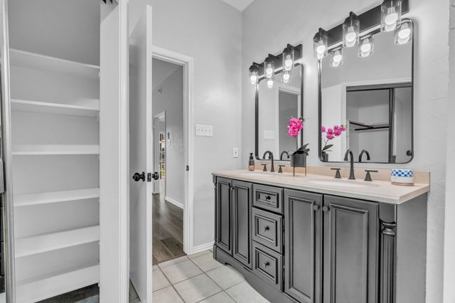 4604 Lindberg Drive, Arlington, TX 76016