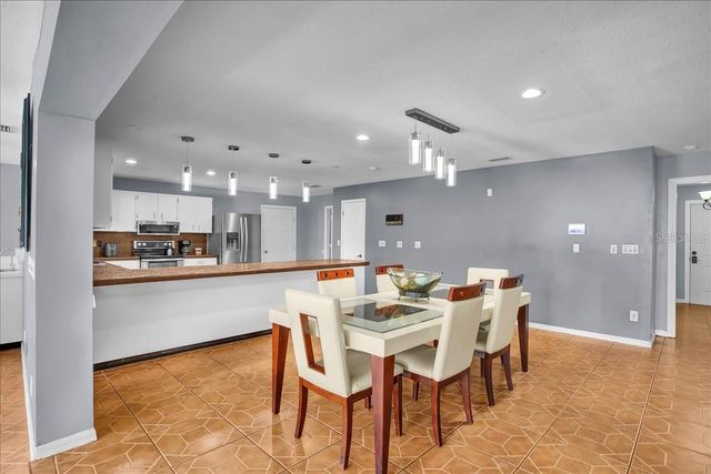 6124 LYNN ROAD, Tampa, FL 33625