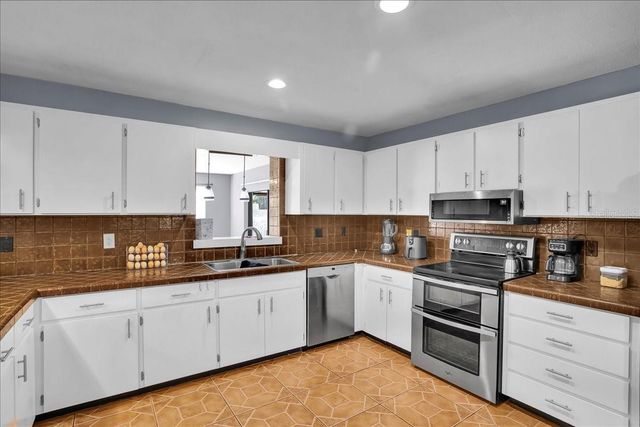 6124 LYNN ROAD, Tampa, FL 33625