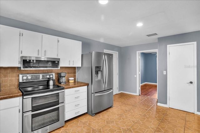 6124 LYNN ROAD, Tampa, FL 33625