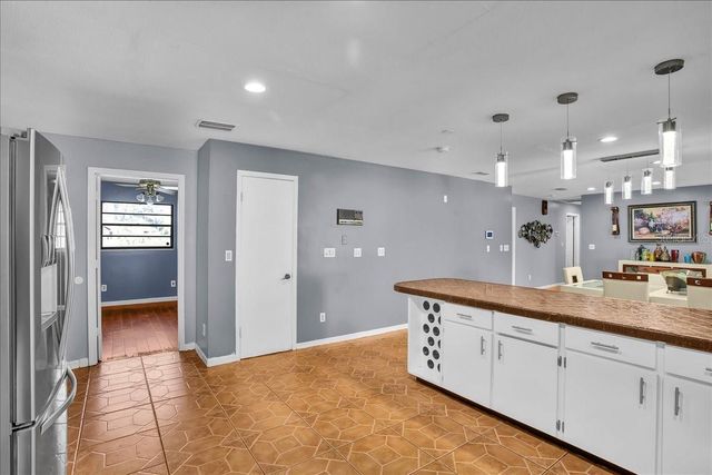 6124 LYNN ROAD, Tampa, FL 33625