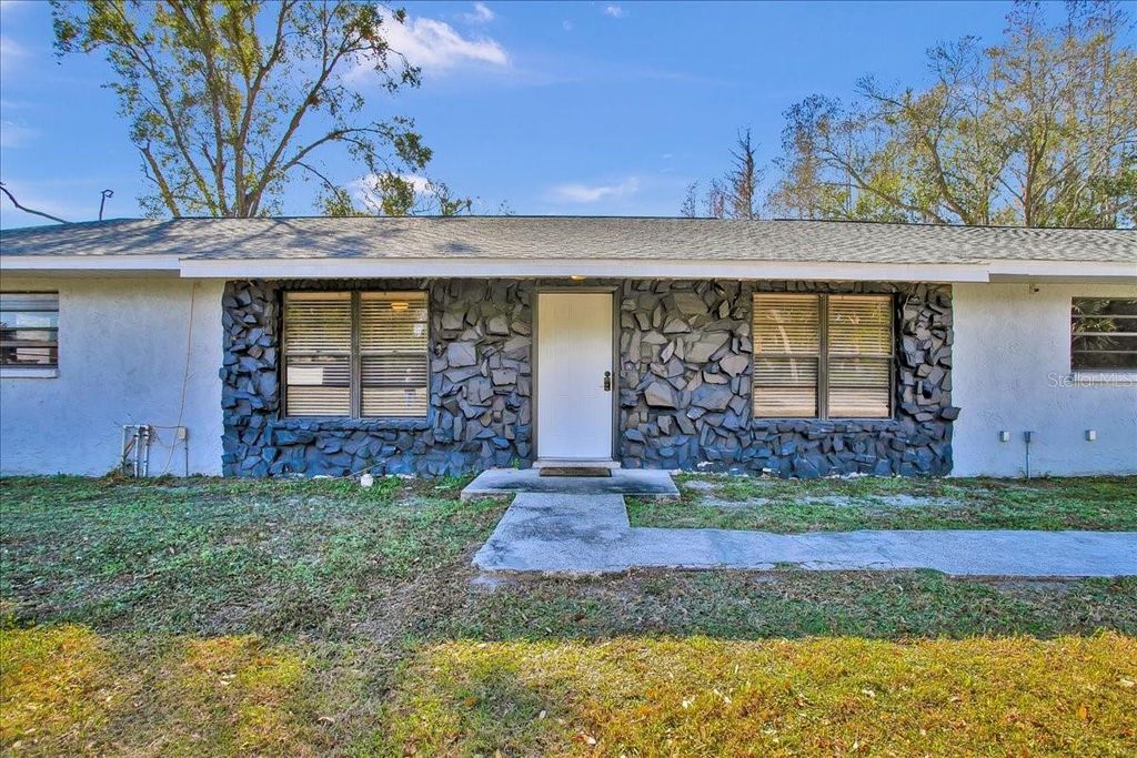 Image 3 of property listing at 6124 LYNN ROAD, Tampa, FL 33625
