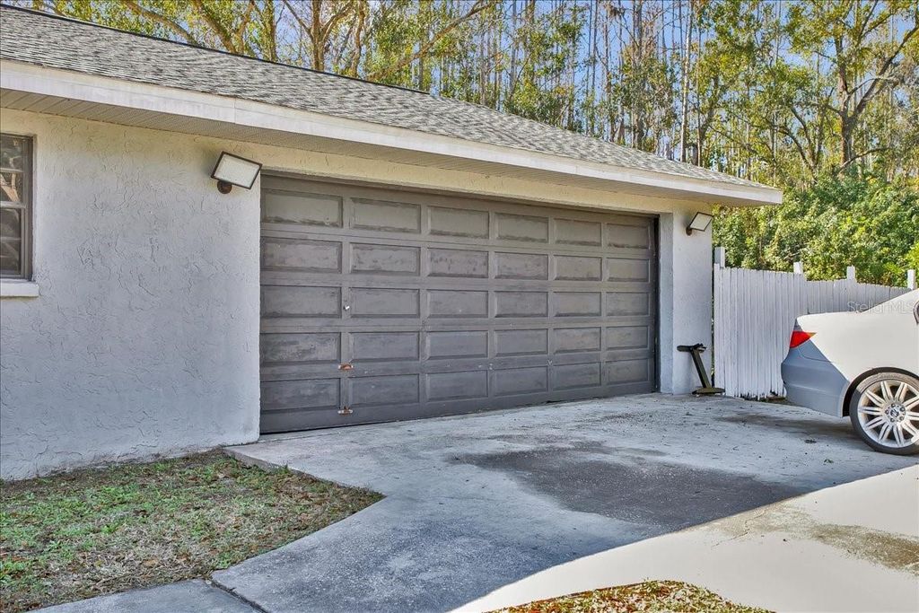 Image 4 of property listing at 6124 LYNN ROAD, Tampa, FL 33625