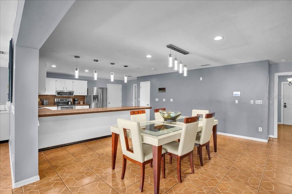 Image 40 of property listing at 6124 LYNN ROAD, Tampa, FL 33625