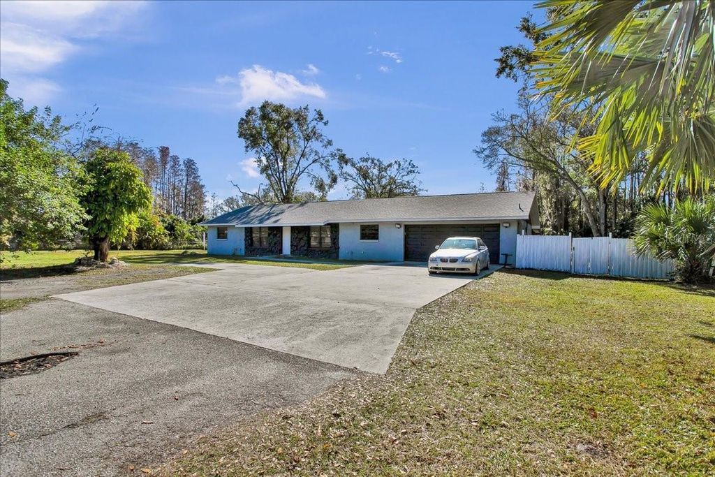 Image 5 of property listing at 6124 LYNN ROAD, Tampa, FL 33625