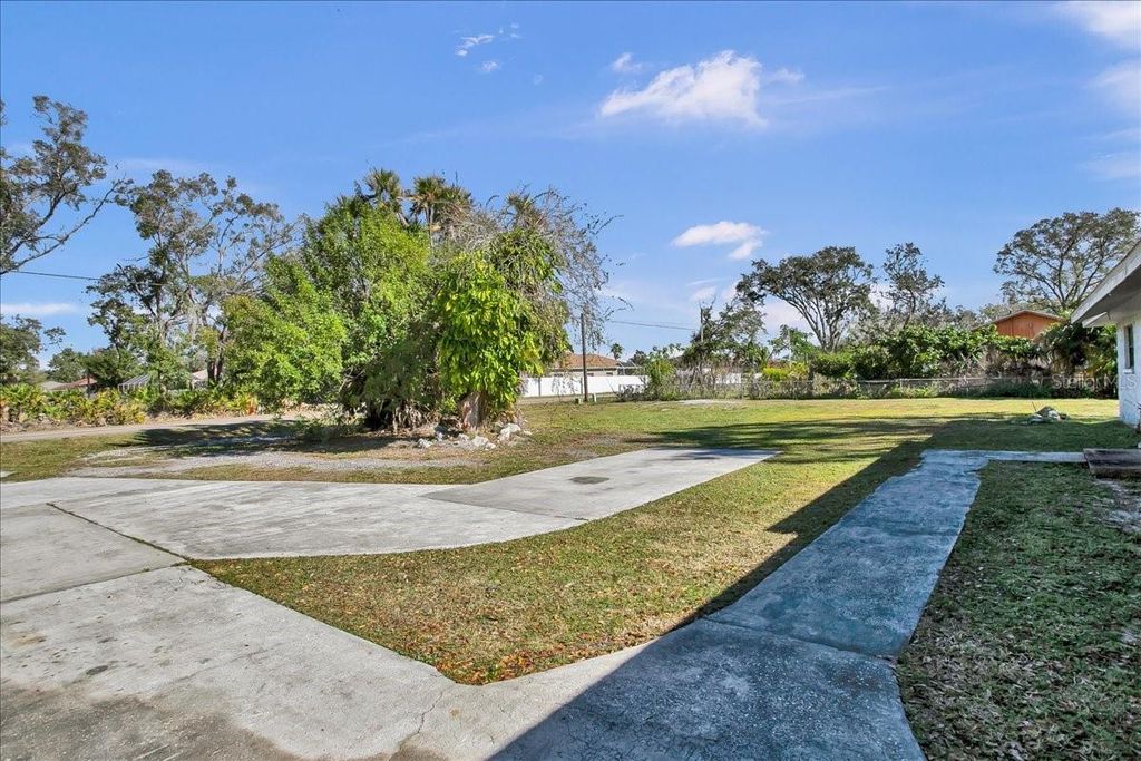 Image 8 of property listing at 6124 LYNN ROAD, Tampa, FL 33625