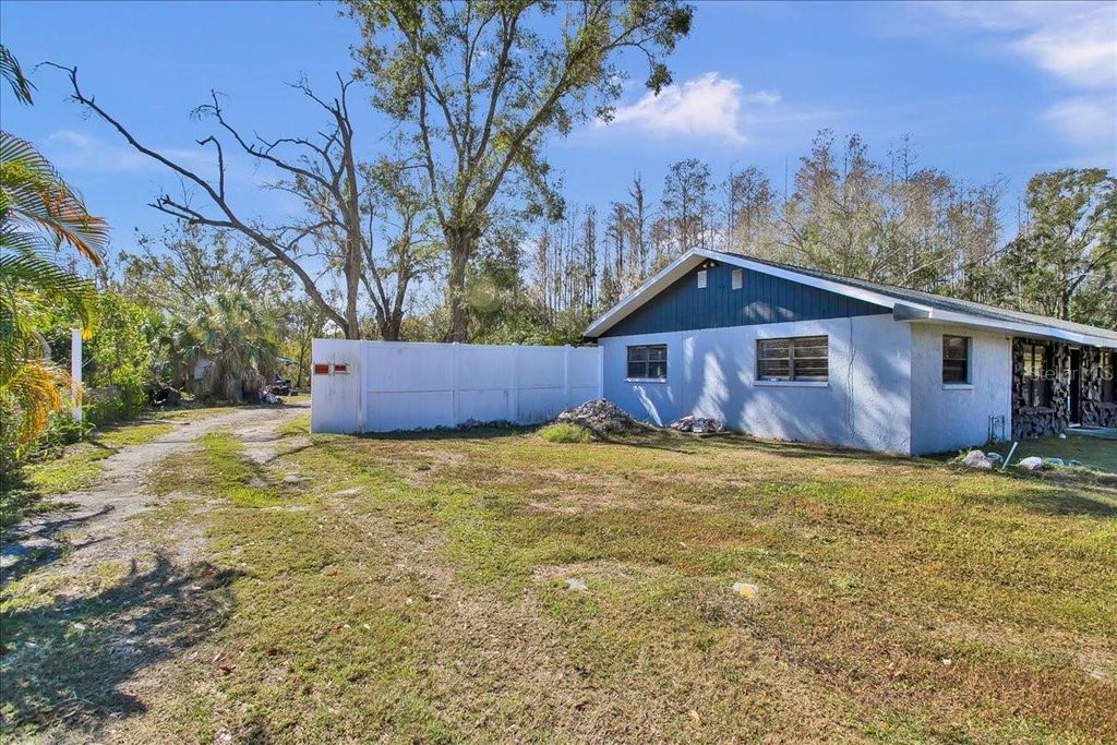 Image 9 of property listing at 6124 LYNN ROAD, Tampa, FL 33625