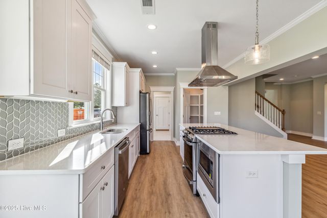 114 NE 31st Street, Oak Island, NC 28465