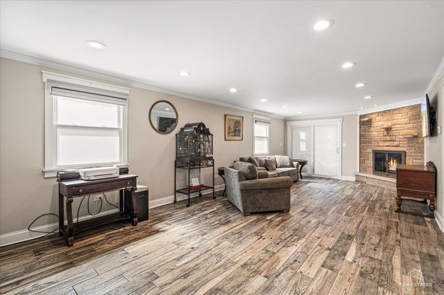 6320 W Lawrence Avenue, Chicago, IL 60630