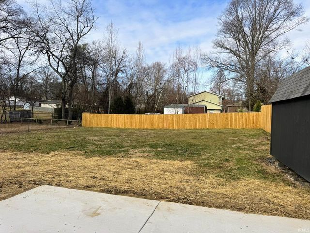 300 Christ Road, Evansville, IN 47711