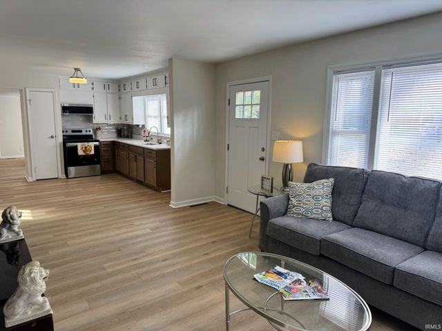 300 Christ Road, Evansville, IN 47711