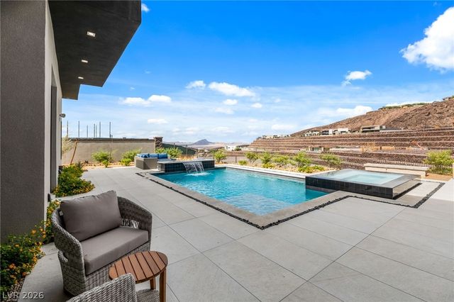 14 Sanctuary Peak Court, Henderson, NV 89012