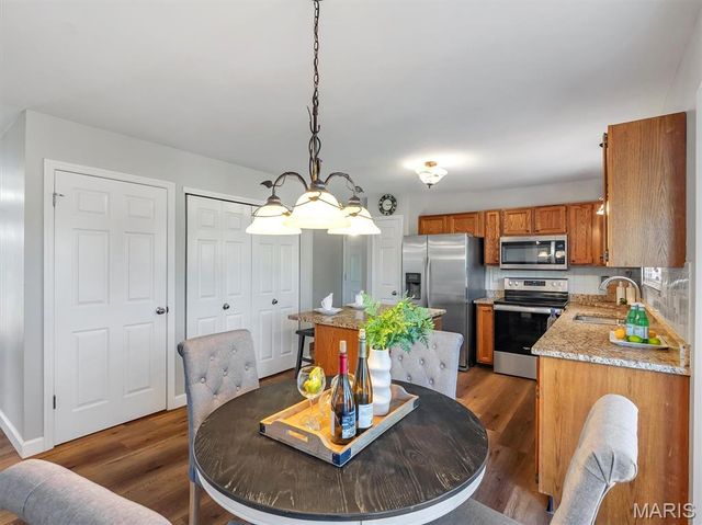 1221 Newport Landing Drive, Fenton, MO 63026