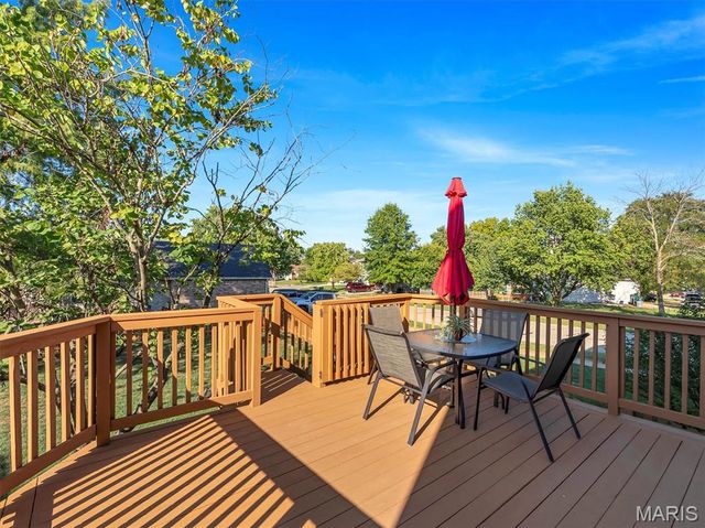 1221 Newport Landing Drive, Fenton, MO 63026