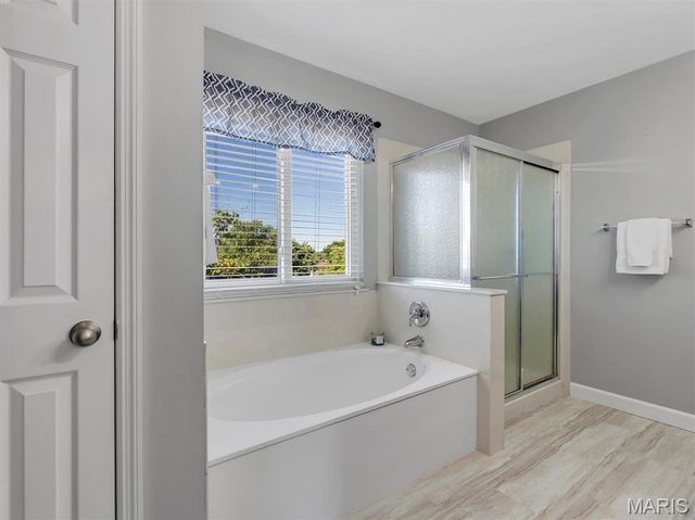 1221 Newport Landing Drive, Fenton, MO 63026