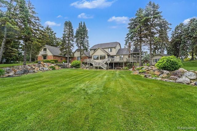 10391 Hills Lane Drive, Goodrich, MI 48438