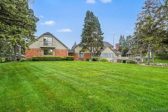 10391 Hills Lane Drive, Goodrich, MI 48438