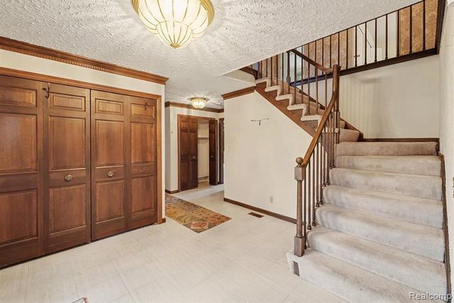 10391 Hills Lane Drive, Goodrich, MI 48438