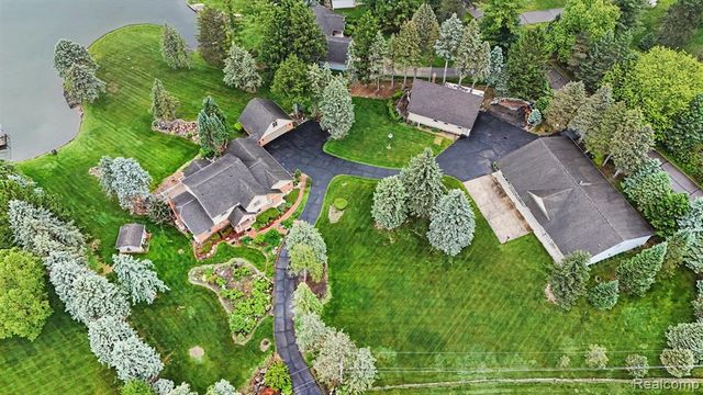 10391 Hills Lane Drive, Goodrich, MI 48438