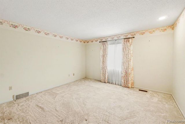 10391 Hills Lane Drive, Goodrich, MI 48438