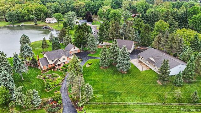 10391 Hills Lane Drive, Goodrich, MI 48438