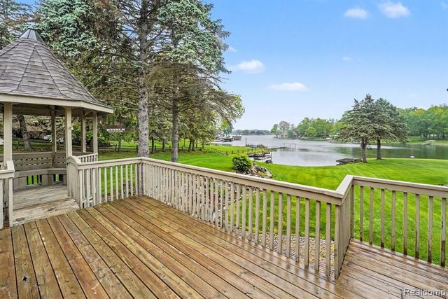 10391 Hills Lane Drive, Goodrich, MI 48438