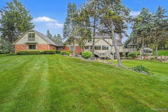 10391 Hills Lane Drive, Goodrich, MI 48438