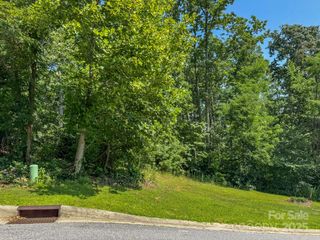 195 Carriage Crest Drive, Hendersonville, NC 28791